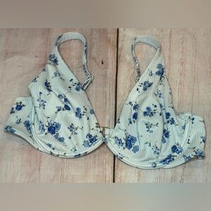 Woman’s Hollister Woman’s Size Medium 34C Swim Tip Bikini Blue Floral